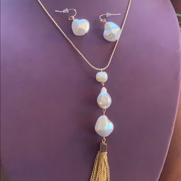 Peak gold necklace and earring set - Picture 4 of 6